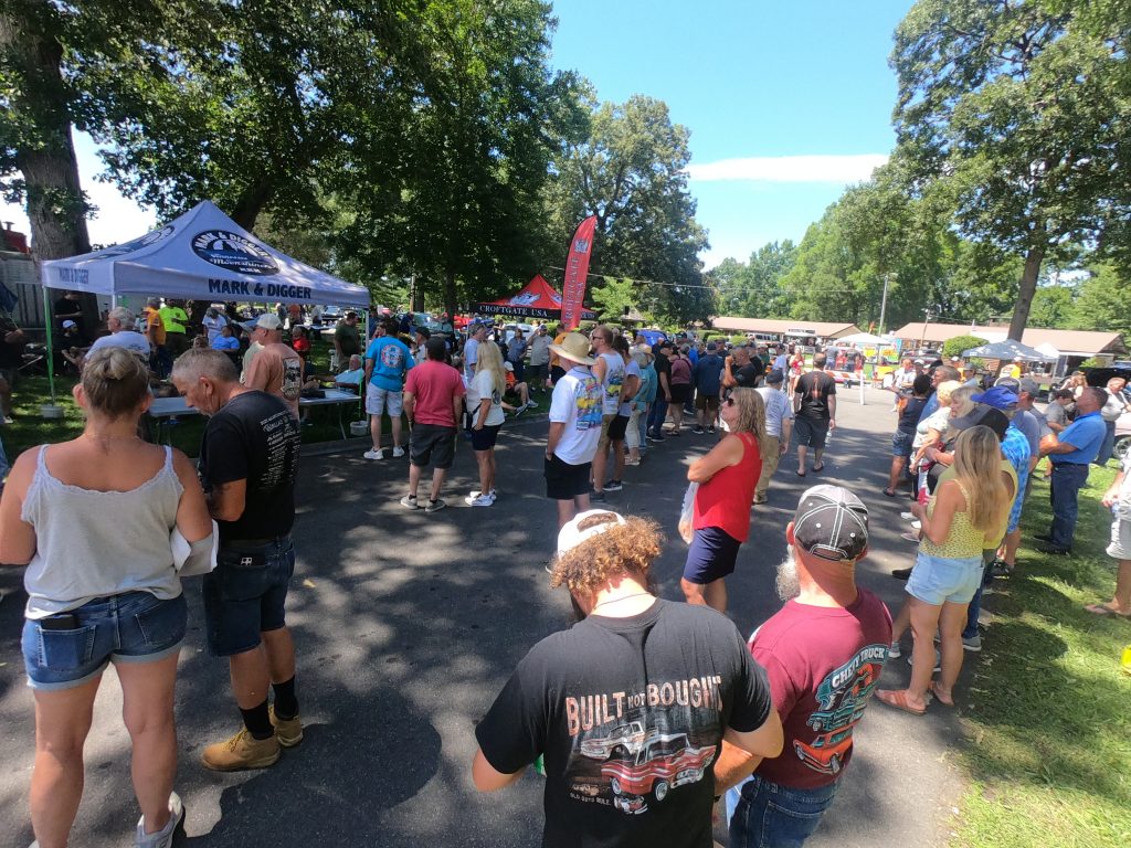 Hundreds Gather at Newport City Park for the Rod Run
